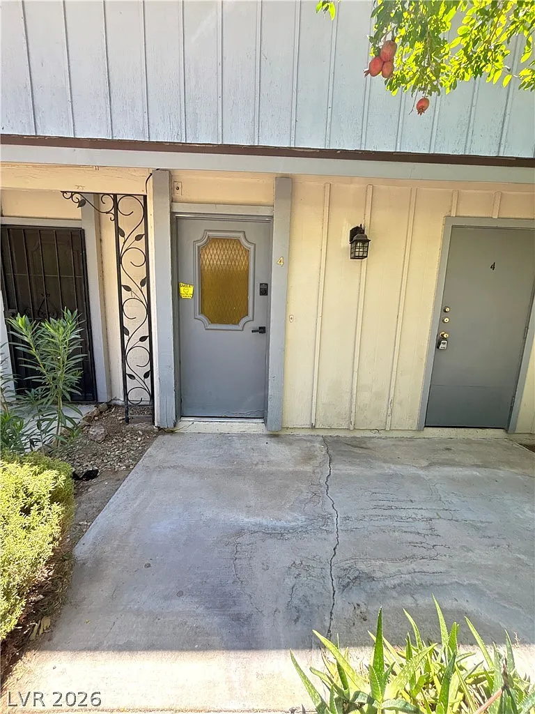 2 bed, 1.0 bath, 792 sqft, $1,295 — Photo 1