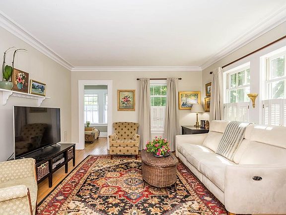 4th image of 22 Highland Ave