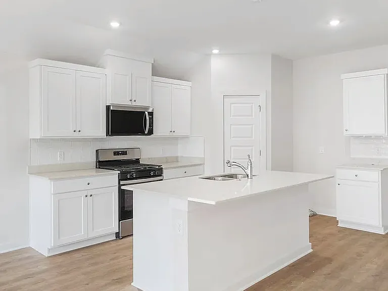 4565 W Triangle St — Photo 3