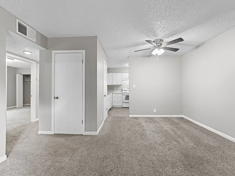 Autumn Ridge Apartment Community — Photo 39