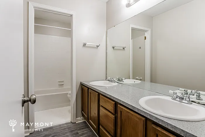 705 Waverly Ln — Photo 11