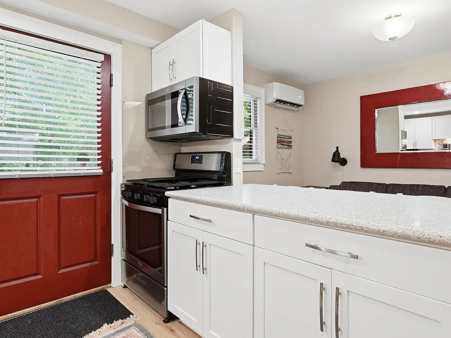 826 Mentelle Drive Northeast - 1 — Photo 2