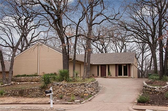1st image of 2111 Woodside Dr