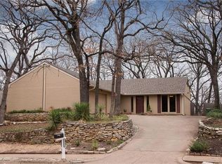 2111 Woodside Dr, Arlington, TX 76013