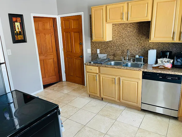 1136 Hilton Ave #2 — Photo 8