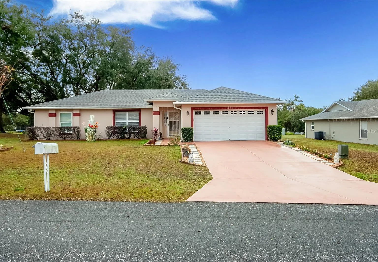 3 bed, 1350 sqft, $2,050 — Photo 1