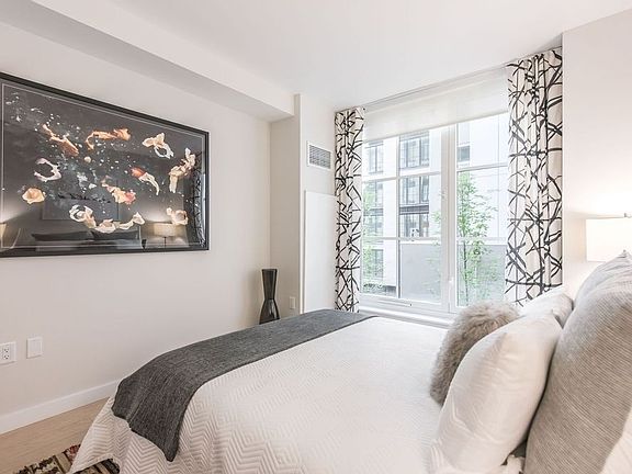 5th image of 535 W 43rd St APT N5g