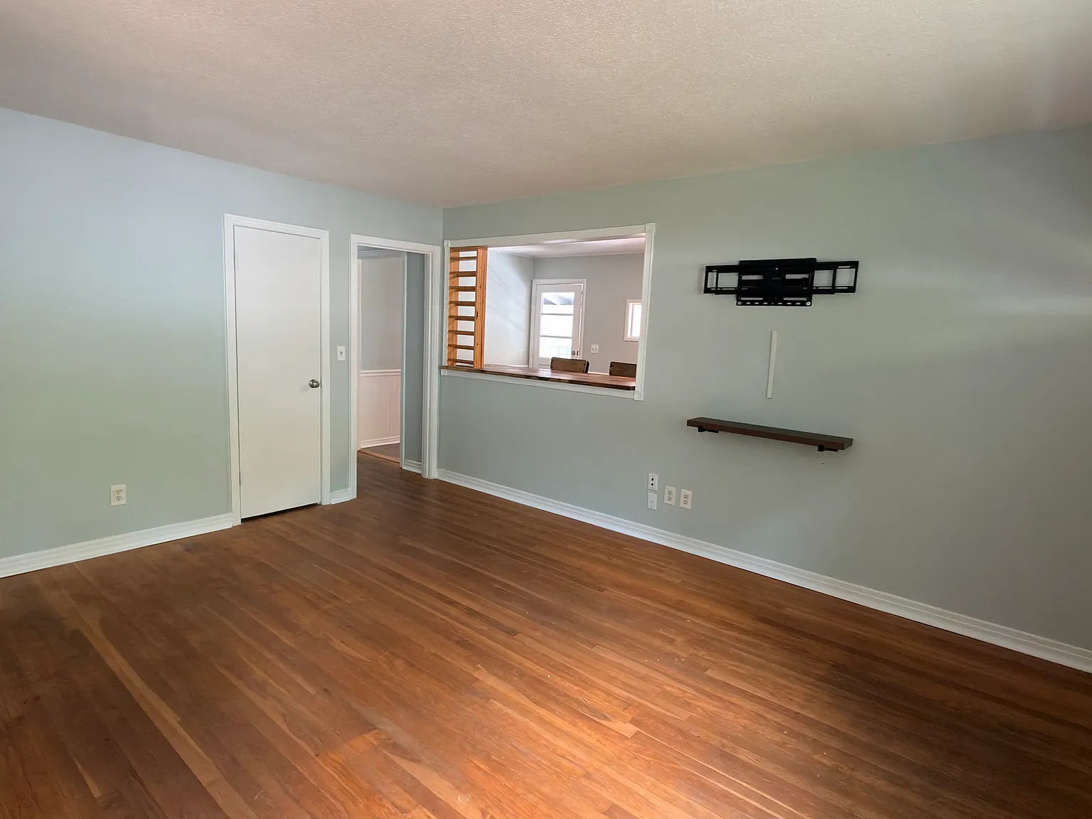 3 bed, 960 sqft, $1,800 — Photo 4