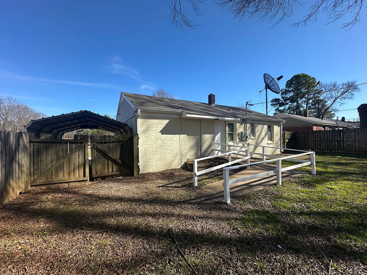 3 bed, 966 sqft, $1,350 — Photo 2