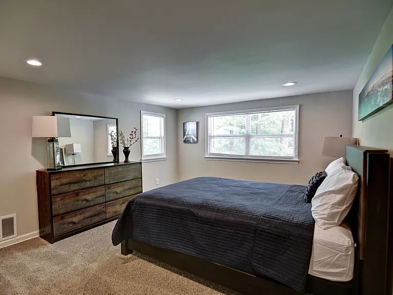 2885 Duke Of Gloucester St — Photo 30
