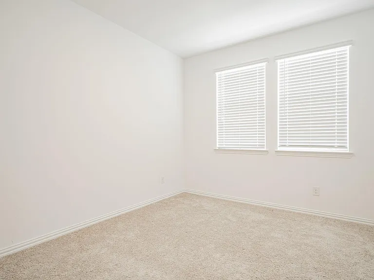 537 Parkside Dr — Photo 13