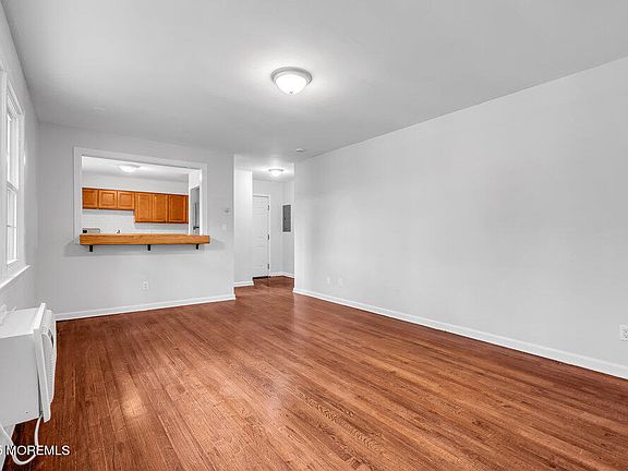 5th image of 364 Westwood Ave APT 23