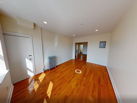 4th image of 123 Sutherland Rd #1L