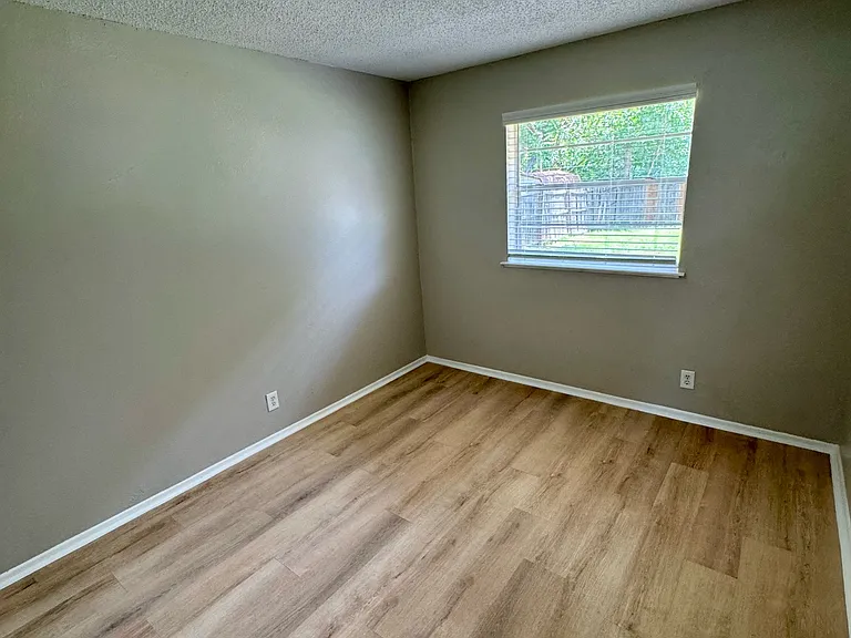 6000 Lindy Ln — Photo 10