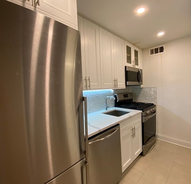 1st image of 305 E 86th St #19PE