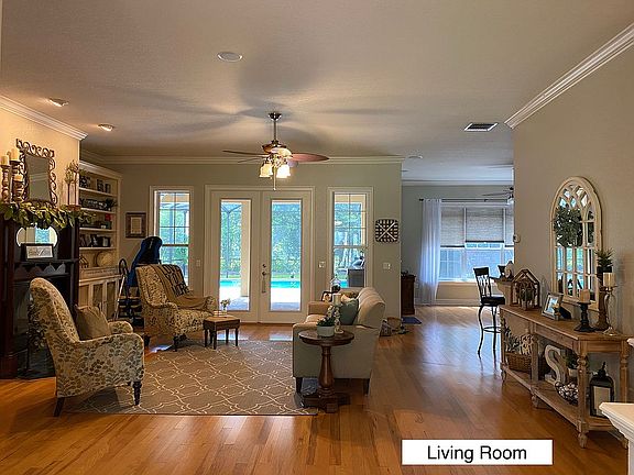 3rd image of 180 Hidden Oaks Ln