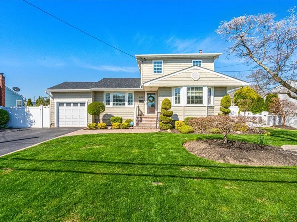 486 Grenadon Lane, North Babylon, NY 11703