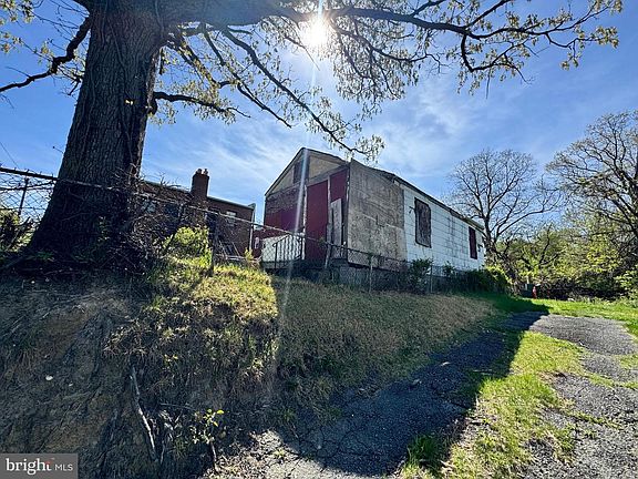 3rd image of 2309 Irving St SE