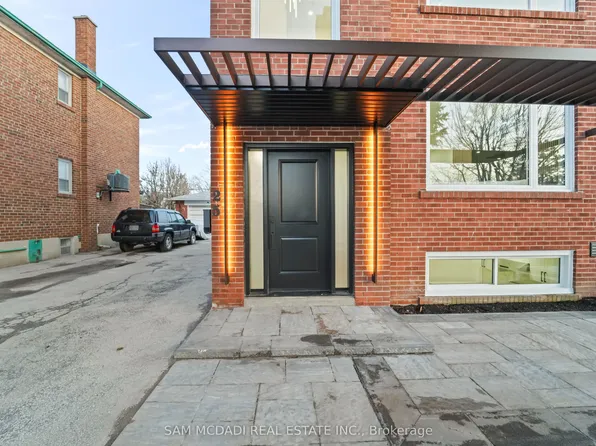 25 Falstaff Ave, Toronto, ON M6L 2C6