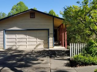 2900 Victoria Ct, Napa, CA 94558