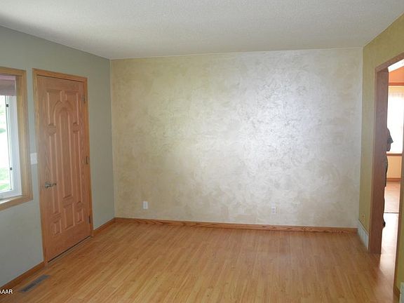 5th image of 209 2nd Ave NE