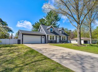 1738 Columbus St, Holland, MI 49424