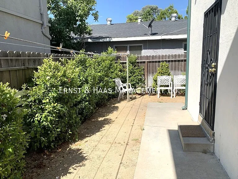 1641 Loma Ave #8 — Photo 3