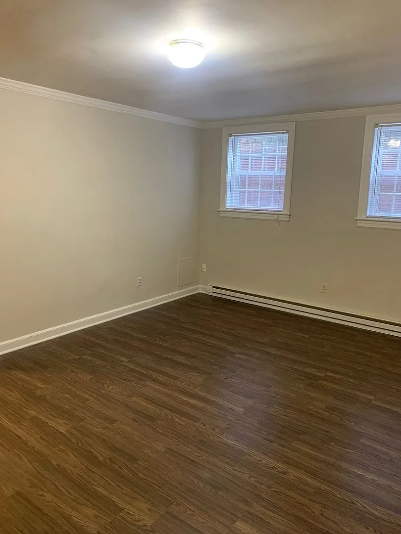 Building Photo - 807 W End Blvd #C-1