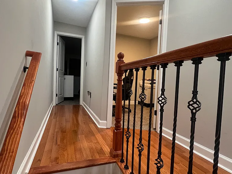 Llewelyn Ave — Photo 11