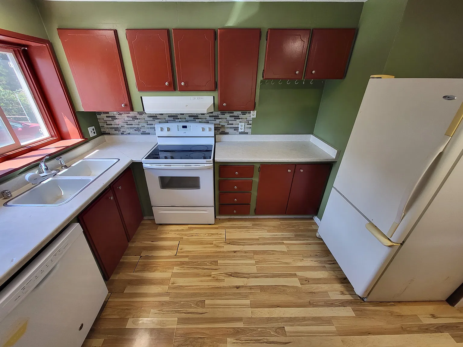 3 bed, 950 sqft, $2,100 — Photo 3