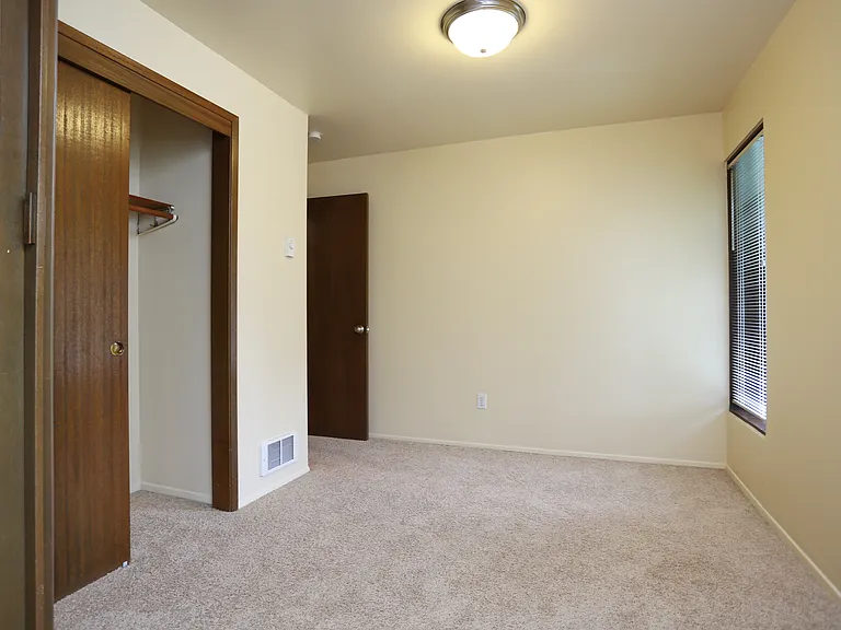 Executive Estates — Photo 9