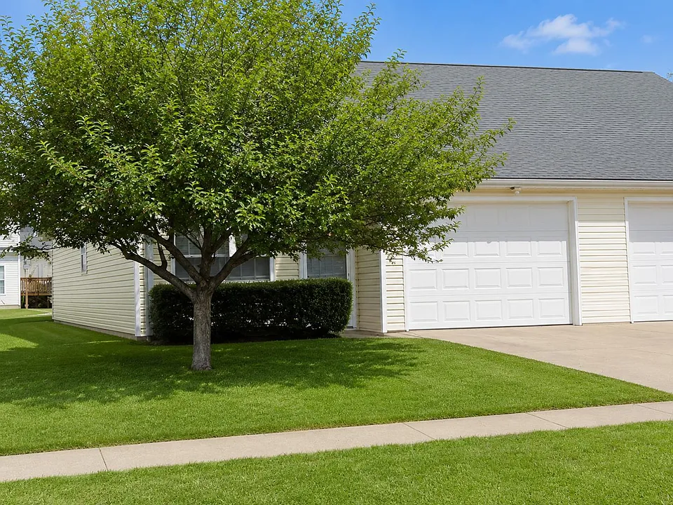 101 Clover Ct #1