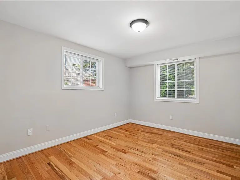 1616 27th St SE — Photo 37