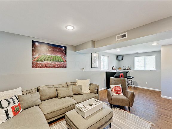 5th image of 3959 Farm Brook Ln