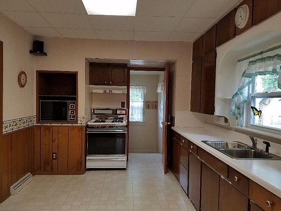 3rd image of 802 N Erie St