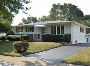 611 E Elderberry Dr, Mount Prospect, IL 60056