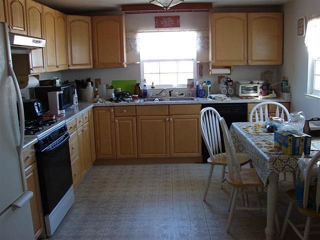 2nd image of 49 Yermo Ln