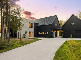 9371 N Onominese Trl, Northport, MI 49670