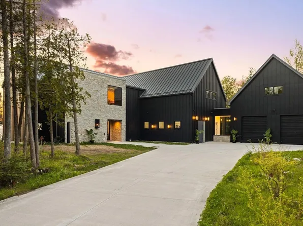 9371 N Onominese Trl, Northport, MI 49670