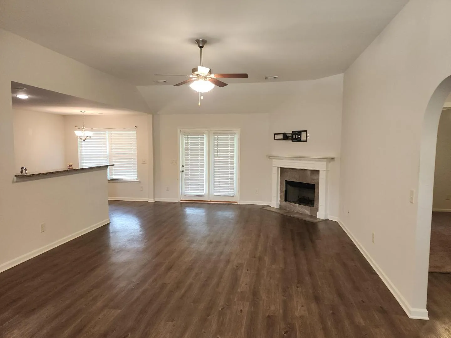 32 Bristol Ln — Photo 2