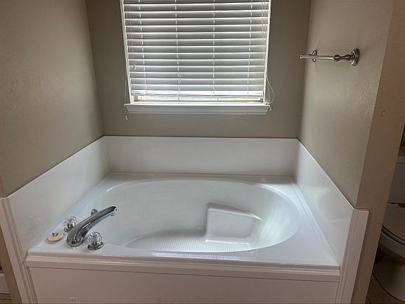 3rd image of 17423 Stonewood Dr