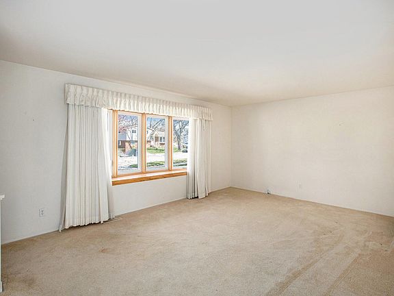 4th image of 2613 Bernice Ave
