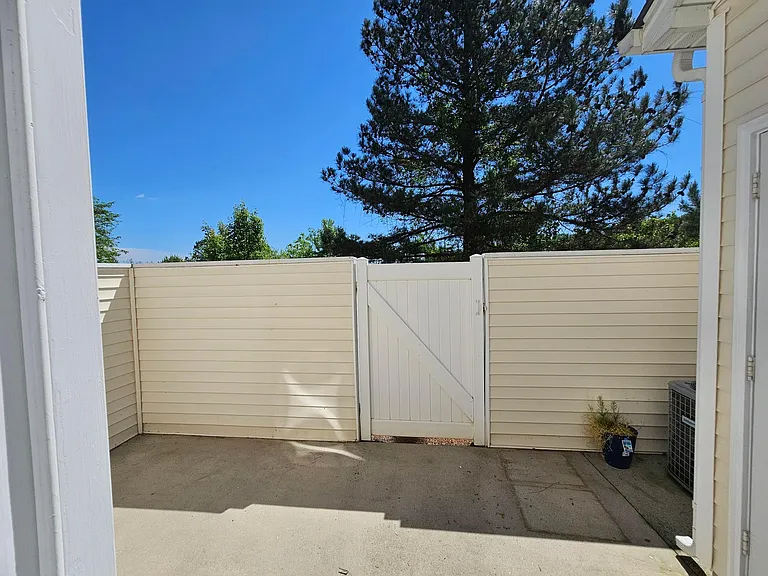 5817 Fox Point Cir — Photo 16