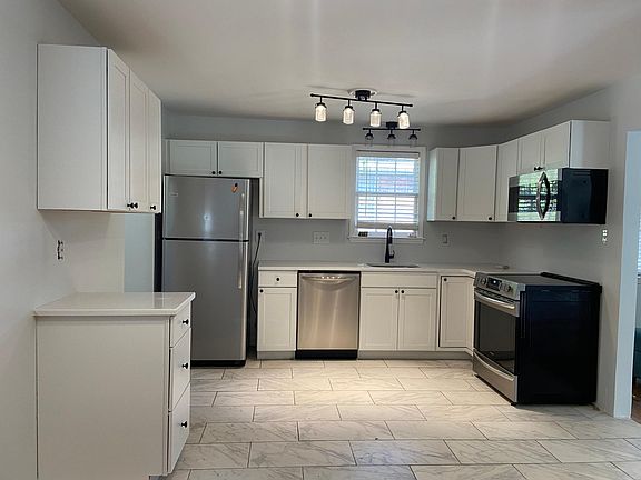2nd image of 722 Belton St