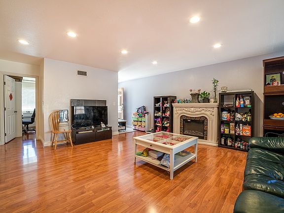 4th image of 8758 Stanwell St