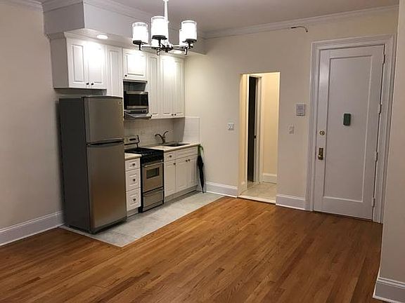 5th image of 141 W 69th St APT 4