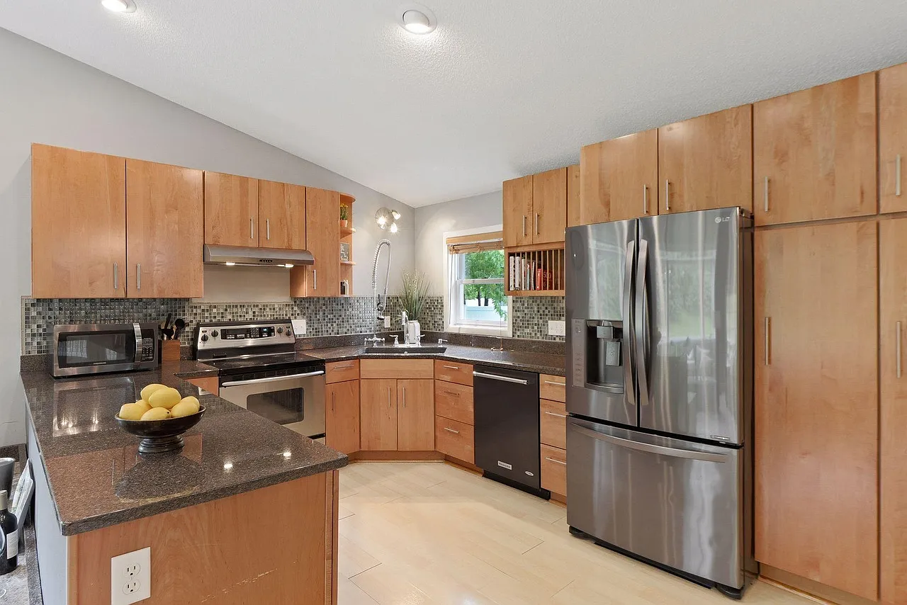 4 bed, 2570 sqft, $3,500 — Photo 2