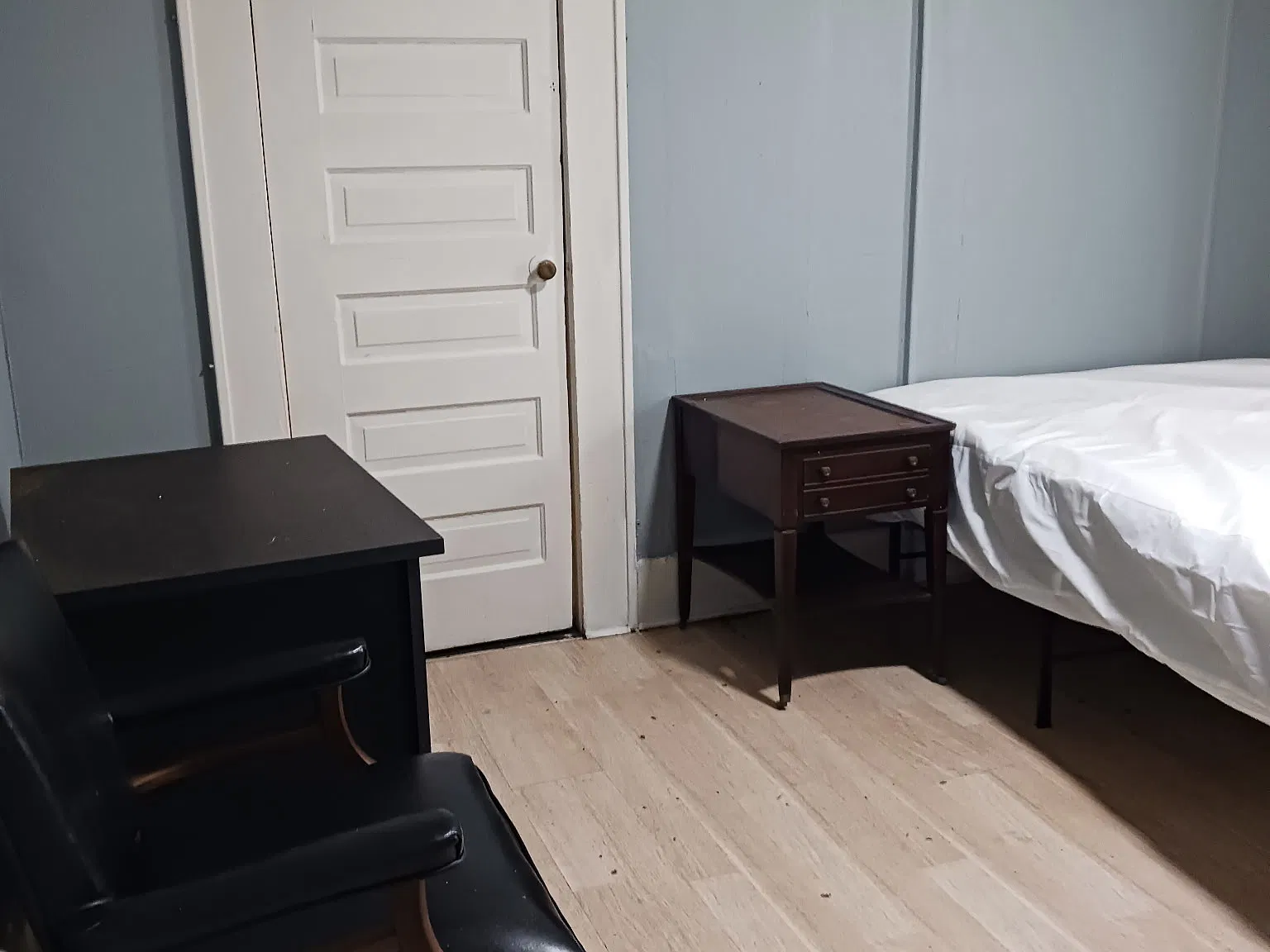 4 bed, 904 sqft, $140 — Photo 1