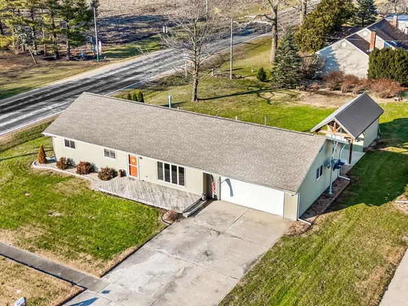 1 Supreme Ct, Le Roy, IL 61752