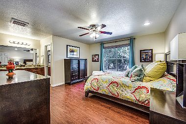 4th image of 9035 Wellesley Manor Dr